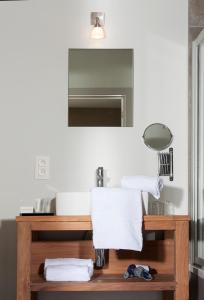 a bathroom with a sink and a mirror at B&B 't Koolhof in Nieuwpoort