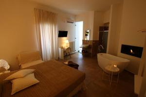 Televízia a/alebo spoločenská miestnosť v ubytovaní San Michele Luxury Rooms