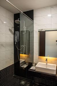 a bathroom with a sink and a shower at O&G Hotel Parit Buntar in Parit Buntar