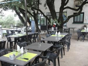 Restaurace v ubytování Terrasses de l'Aven + 37 fotografií