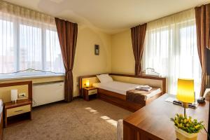 En eller flere senge i et værelse på Family Hotel Bulgaria