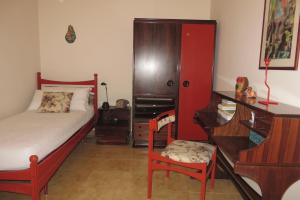 A bed or beds in a room at La Gardenia