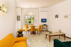 A seating area at Casanna