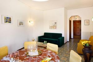 A seating area at Casanna