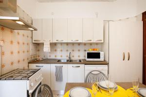 A kitchen or kitchenette at Casanna