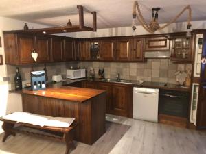 A kitchen or kitchenette at Les Cheminées