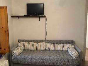 A television and/or entertainment centre at Les Cheminées