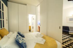 a bedroom with a bed with towels on it at Janelas de São Bento by Porto City Hosts in Porto