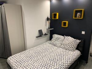 Säng eller sängar i ett rum på Appartement Neuf tt confort - Terrasse Ensoleillée