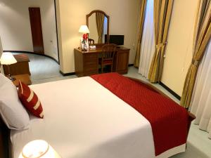 A bed or beds in a room at Albergo Italia
