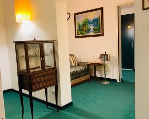 A seating area at Albergo Italia