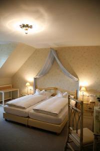 a bedroom with two beds in a room at Hotel-Restaurant Zum Landgraf - Henry Merz in Wartmannsroth