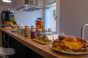 Jedlo v ubytovaní bed & breakfast alebo blízkom okolí