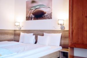 Kőkapu Vadászkastély és Hotel & Apartments客房内的一张或多张床位