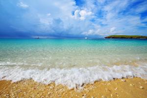 a beach with the ocean and the waves at Happiness B&B in Magong