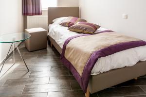 Кровать или кровати в номере Gastenhof Ter Lombeek