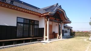 a house with a bench in front of it at Aki Kokubunji Shukubou in Higashihiroshima
