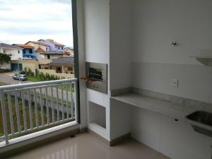 a room with a balcony with a sink and a window at Domus Angelis in Cachoeira Paulista