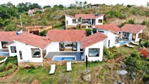 巴里查拉的住宿－Villas La Antigua Barichara，房屋的空中景致