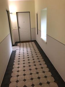 a hallway with a door and a tiled floor at JOE LUXURY HOUSE in Turin