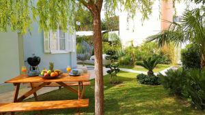 A garden outside 30villa Rd