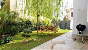 A garden outside 30villa Rd