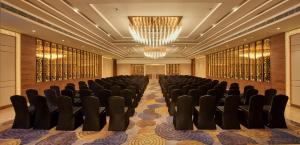 A seating area at Country Inn Premier Amritsar - 10 min drive from Golden Temple