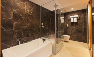 A bathroom at Country Inn Premier Amritsar - 10 min drive from Golden Temple