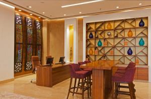 A seating area at Country Inn Premier Amritsar - 10 min drive from Golden Temple