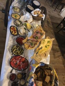 Jedlo v ubytovaní bed & breakfast alebo blízkom okolí