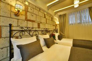 Ein Bett oder Betten in einem Zimmer der Unterkunft Yılsam Sultanahmet Hotel