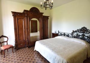 A bed or beds in a room at La Piccola Bellagio