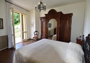 A bed or beds in a room at La Piccola Bellagio
