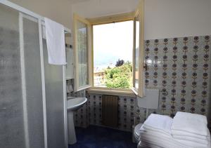 A bed or beds in a room at La Piccola Bellagio