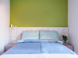Posteľ alebo postele v izbe v ubytovaní Parkova Apartamenty