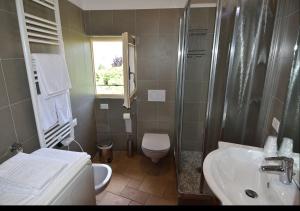 A bathroom at La Piccola Bellagio