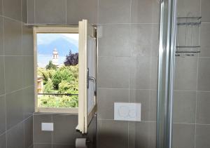A bathroom at La Piccola Bellagio