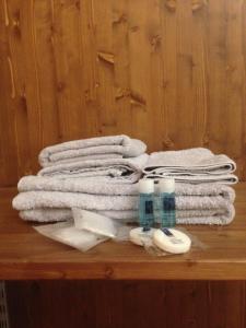 a pile of towels sitting on a wooden table at Locanda Reloup in Isasca