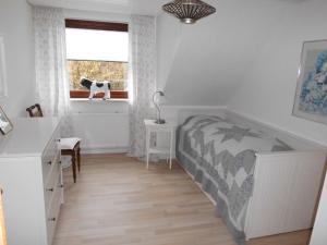 a bedroom with a bed and a window at Ferienwohnung Christ in Wietzendorf