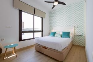 Posteľ alebo postele v izbe v ubytovaní Santa Marina Central Loft by Valcambre