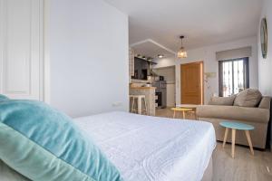 Kuchyňa alebo kuchynka v ubytovaní Santa Marina Central Loft by Valcambre