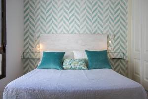 Posteľ alebo postele v izbe v ubytovaní Santa Marina Central Loft by Valcambre