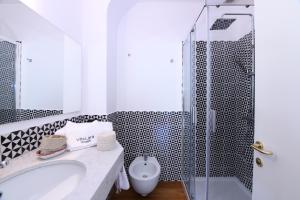 Ένα μπάνιο στο Villa Lara Hotel