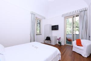 Ένα ή περισσότερα κρεβάτια σε δωμάτιο στο Villa Lara Hotel