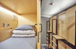 Ein Bett oder Betten in einem Zimmer der Unterkunft THE CAPSULE Myeongdong