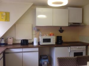 a kitchen with a counter top with a microwave at Haus Rübezahl in Helminghausen