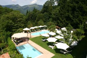 Hotel & Spa Cacciatori veya yakınında bir havuz manzarası