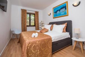 ドゥブロヴニクにあるヴィラ ダルドのベッドルーム1室(靴2本付)