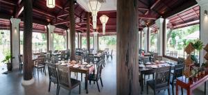 Reštaurácia alebo iné gastronomické zariadenie v ubytovaní Sriwilai Sukhothai