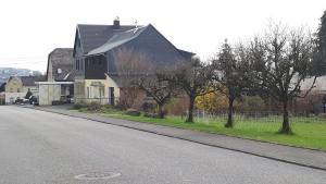 Afbeelding uit fotogalerij van Ferienwohnungen! Kleine Bungalows mit Terrasse! in Stockhausen-Illfurth